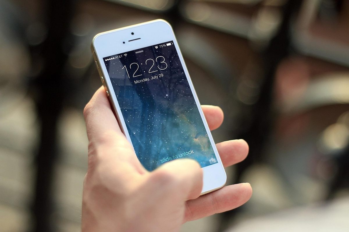 Écran de smartphone affichant un site de recettes