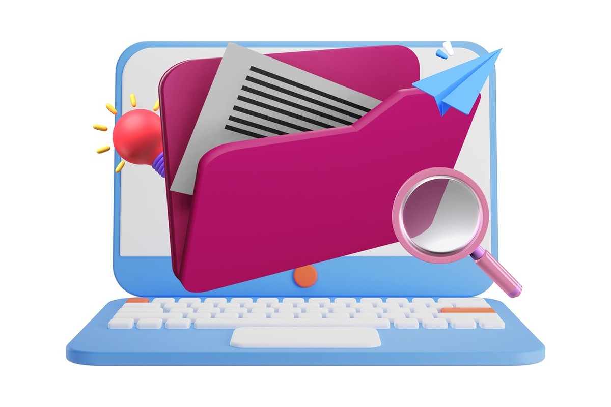 Dossiers de photos et souris sur un bureau avec un ordinateur de bureau Dossiers de photos et souris sur un bureau avec un ordinateur de bureau