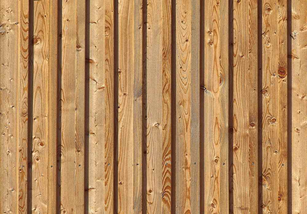 Lames PVC clipsables posées dans une pièce aux murs irréguliers