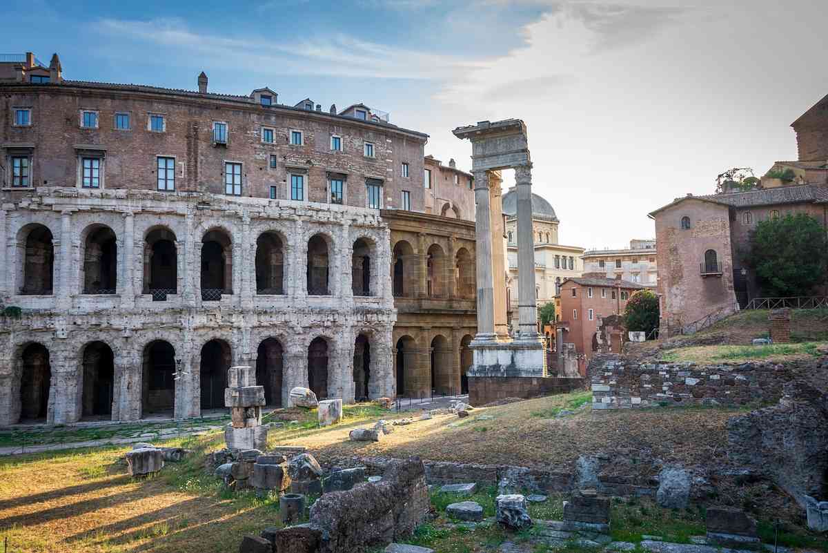 Le Colisée de Rome au coucher du soleil