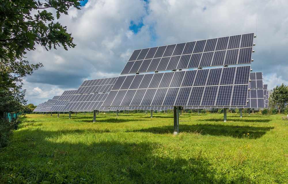 Panneau solaire pliant pour alimenter une glaci&egrave;re &eacute;lectrique